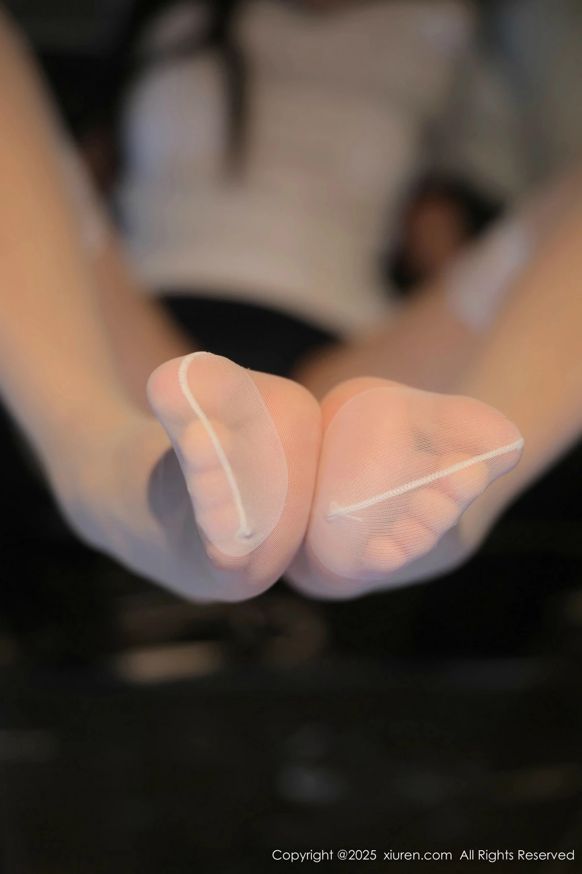 [[XiuRen秀人网]秀人网]No.9766_模特爱酱里浴室场景性感白色T配白丝袜半脱秀惹火身材诱惑写真81P