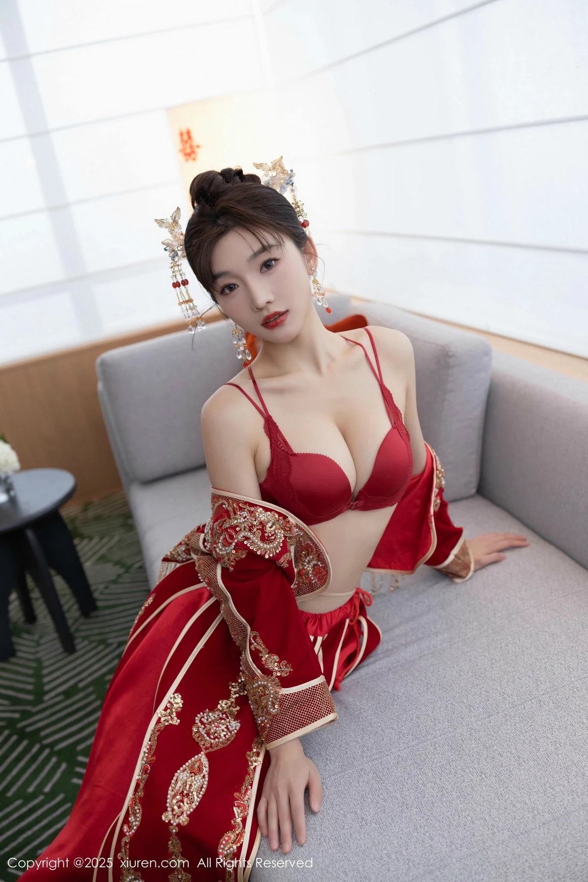 [[XiuRen秀人网]秀人网]No.9770_模特陆萱萱性感新娘装露红色内衣配超薄肉丝秀柔美身材诱惑写真82P