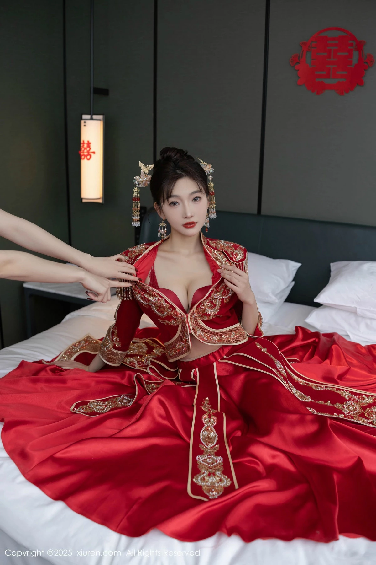 [[XiuRen秀人网]秀人网]No.9770_模特陆萱萱性感新娘装露红色内衣配超薄肉丝秀柔美身材诱惑写真82P