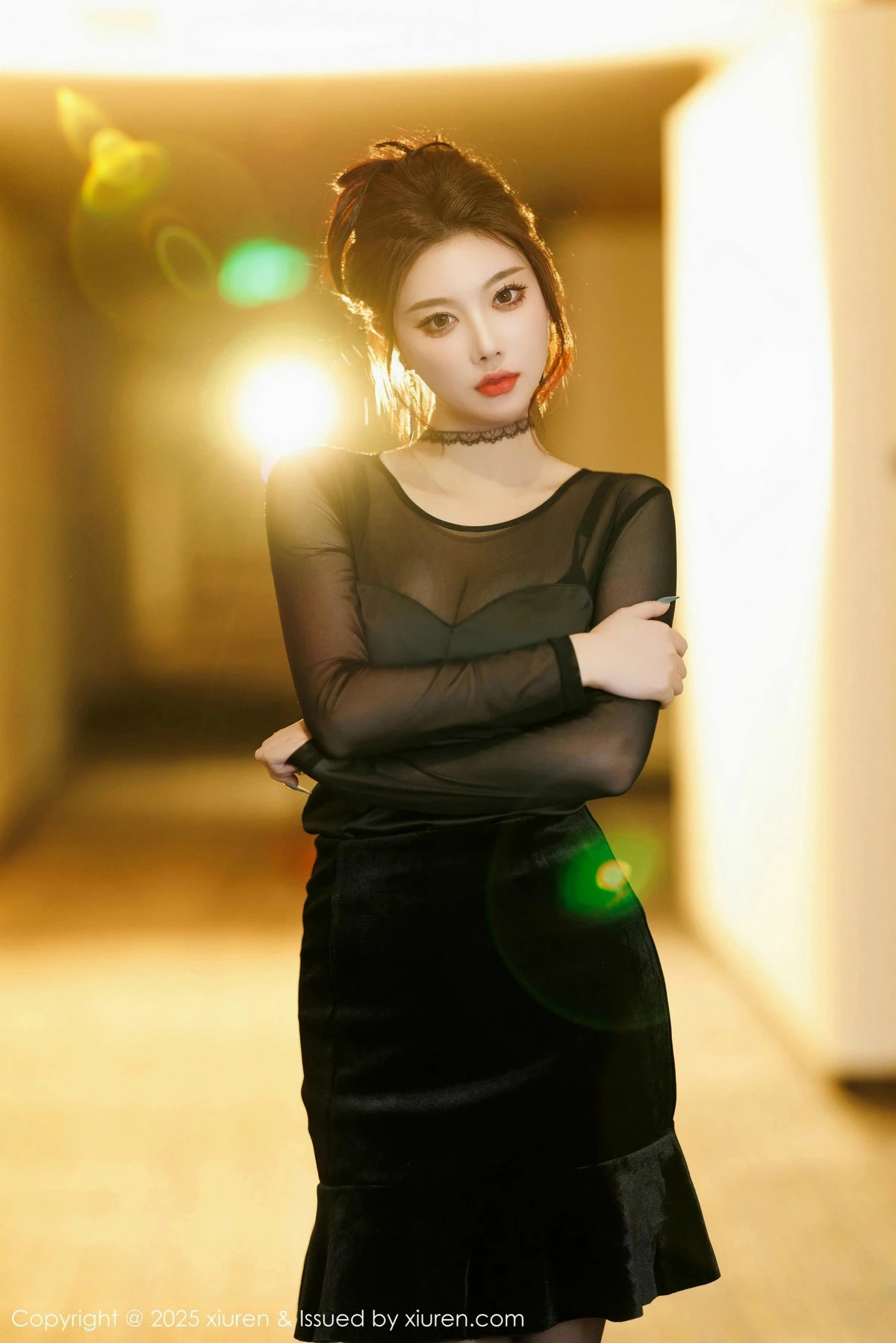 [[XiuRen秀人网]秀人网]No.9776_女神杨晨晨Yome黑色连衣短裙露黑色内衣配开档黑丝极致魅惑写真101P