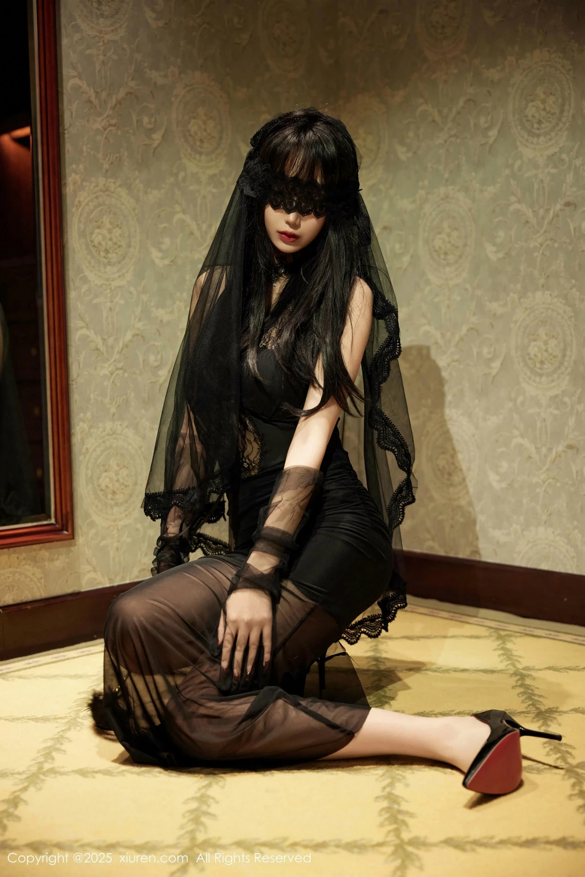 [[XiuRen秀人网]秀人网]No.9773_模特玥儿玥er性感黑色蕾丝连衣裙配超薄肉丝秀曼妙身材诱惑写真72P