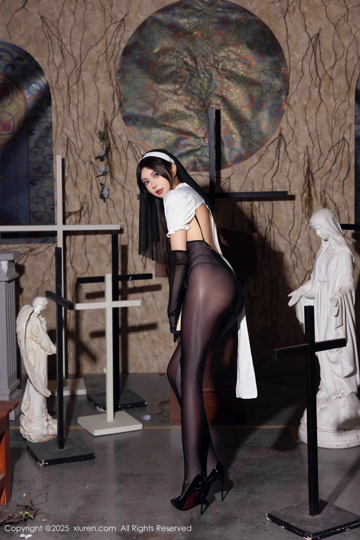 [[XiuRen秀人网]秀人网]No.9774_女神绮里嘉ula性感修女服饰配超薄连体黑丝秀完美身材诱惑写真79P