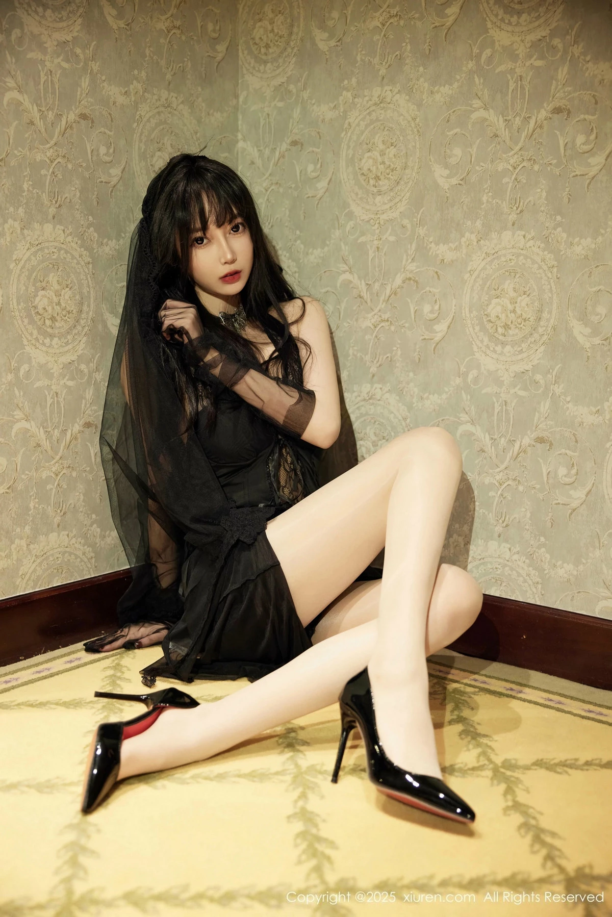[[XiuRen秀人网]秀人网]No.9773_模特玥儿玥er性感黑色蕾丝连衣裙配超薄肉丝秀曼妙身材诱惑写真72P