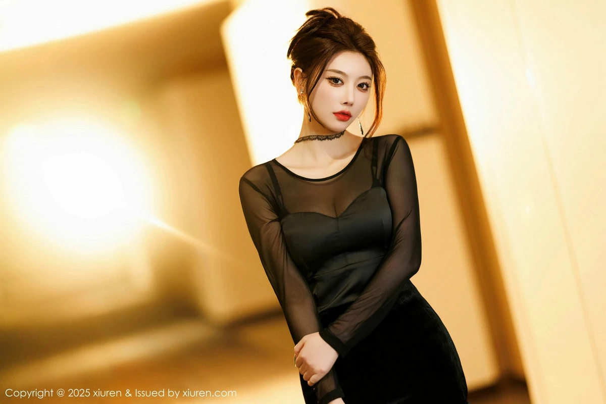 [[XiuRen秀人网]秀人网]No.9776_女神杨晨晨Yome黑色连衣短裙露黑色内衣配开档黑丝极致魅惑写真101P