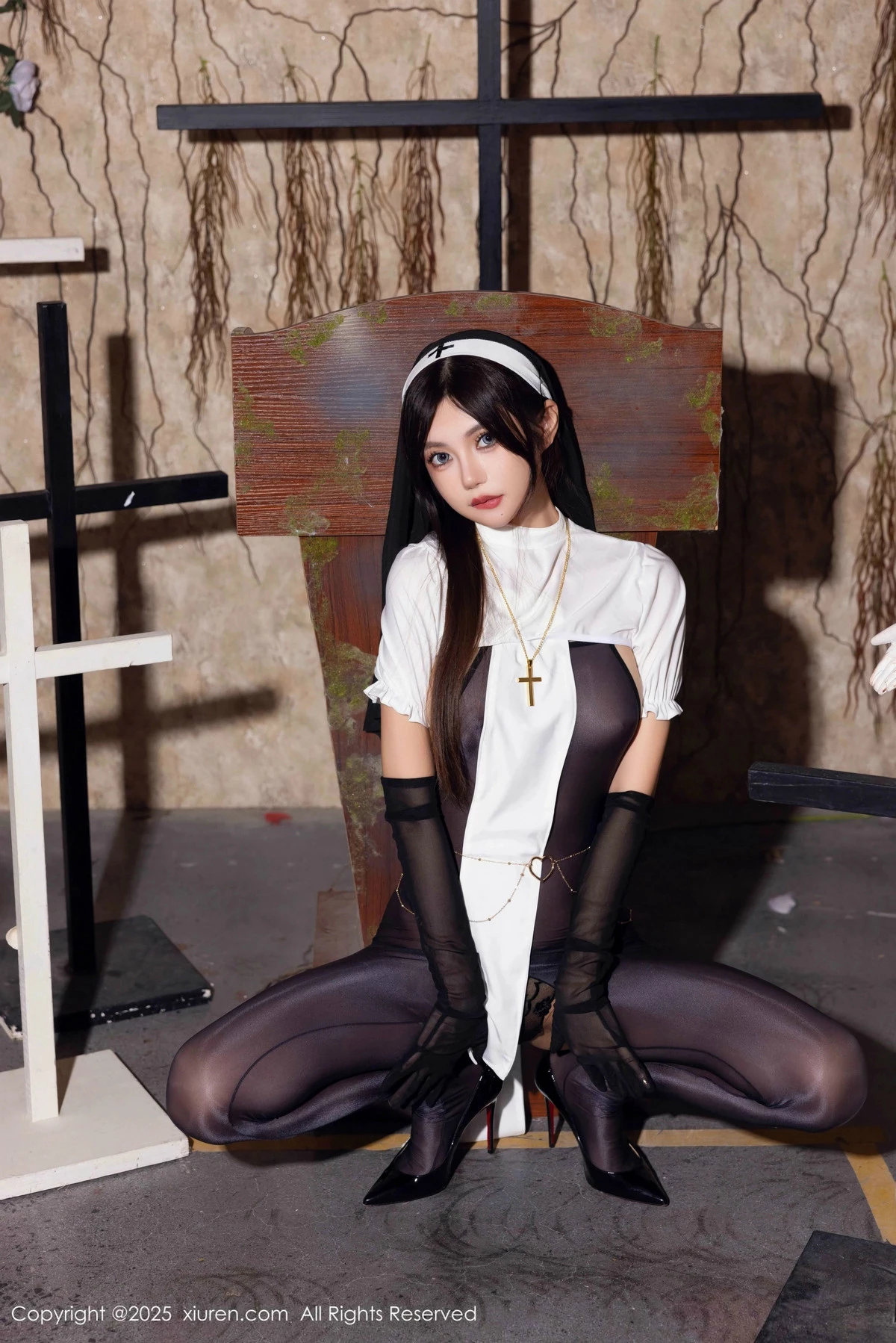 [[XiuRen秀人网]秀人网]No.9774_女神绮里嘉ula性感修女服饰配超薄连体黑丝秀完美身材诱惑写真79P