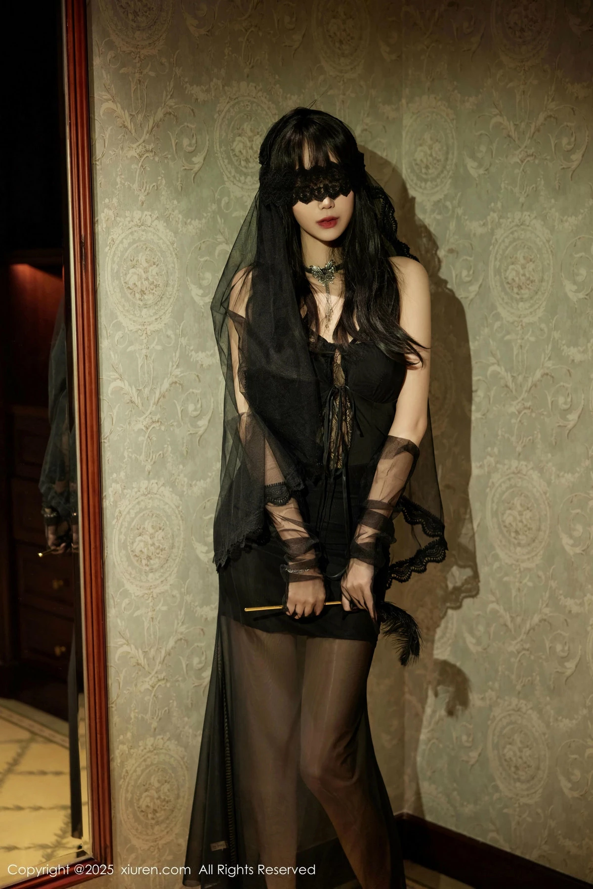 [[XiuRen秀人网]秀人网]No.9773_模特玥儿玥er性感黑色蕾丝连衣裙配超薄肉丝秀曼妙身材诱惑写真72P
