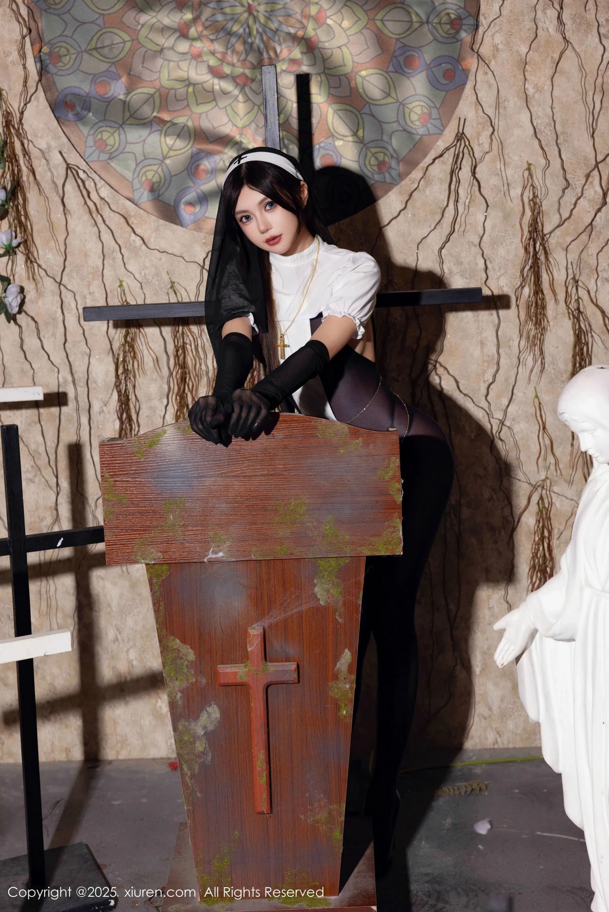 [[XiuRen秀人网]秀人网]No.9774_女神绮里嘉ula性感修女服饰配超薄连体黑丝秀完美身材诱惑写真79P