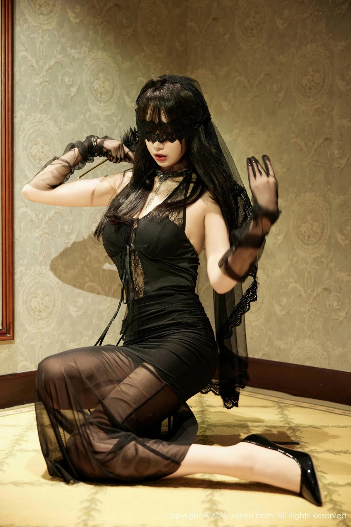 [[XiuRen秀人网]秀人网]No.9773_模特玥儿玥er性感黑色蕾丝连衣裙配超薄肉丝秀曼妙身材诱惑写真72P