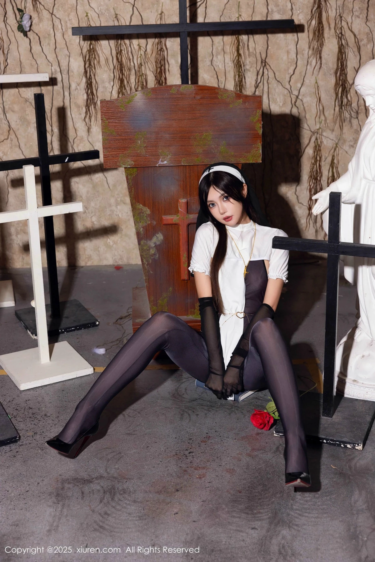 [[XiuRen秀人网]秀人网]No.9774_女神绮里嘉ula性感修女服饰配超薄连体黑丝秀完美身材诱惑写真79P