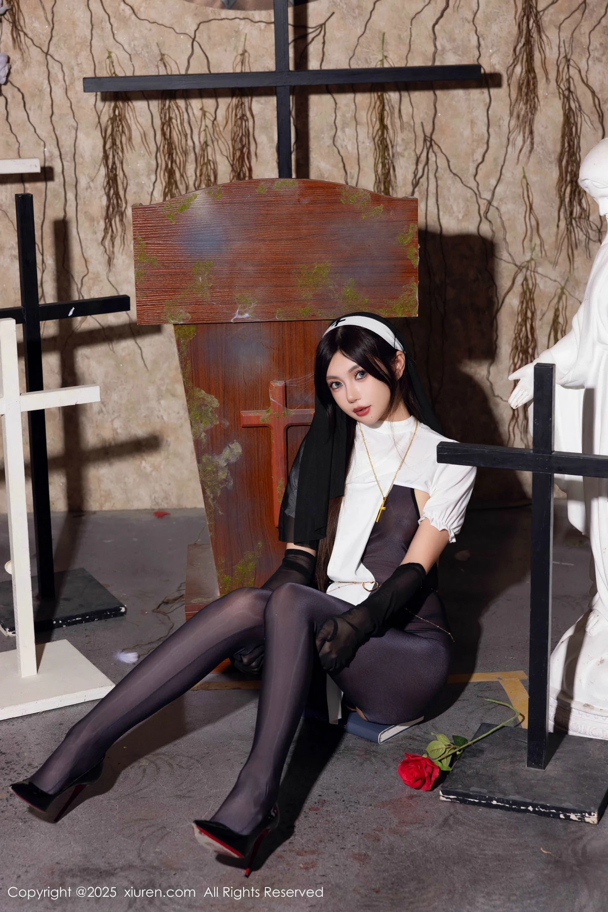 [[XiuRen秀人网]秀人网]No.9774_女神绮里嘉ula性感修女服饰配超薄连体黑丝秀完美身材诱惑写真79P