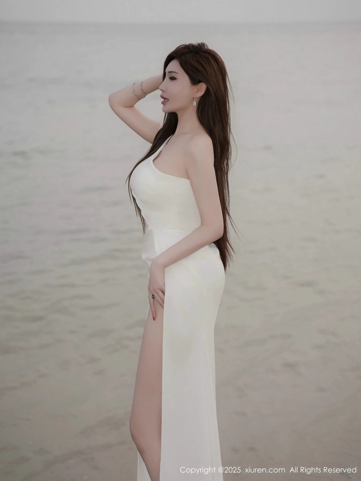 [[XiuRen秀人网]秀人网]No.9782_女神Carol周妍希浴室场景白色礼服配超薄肉丝秀丰满身材诱惑写真47P