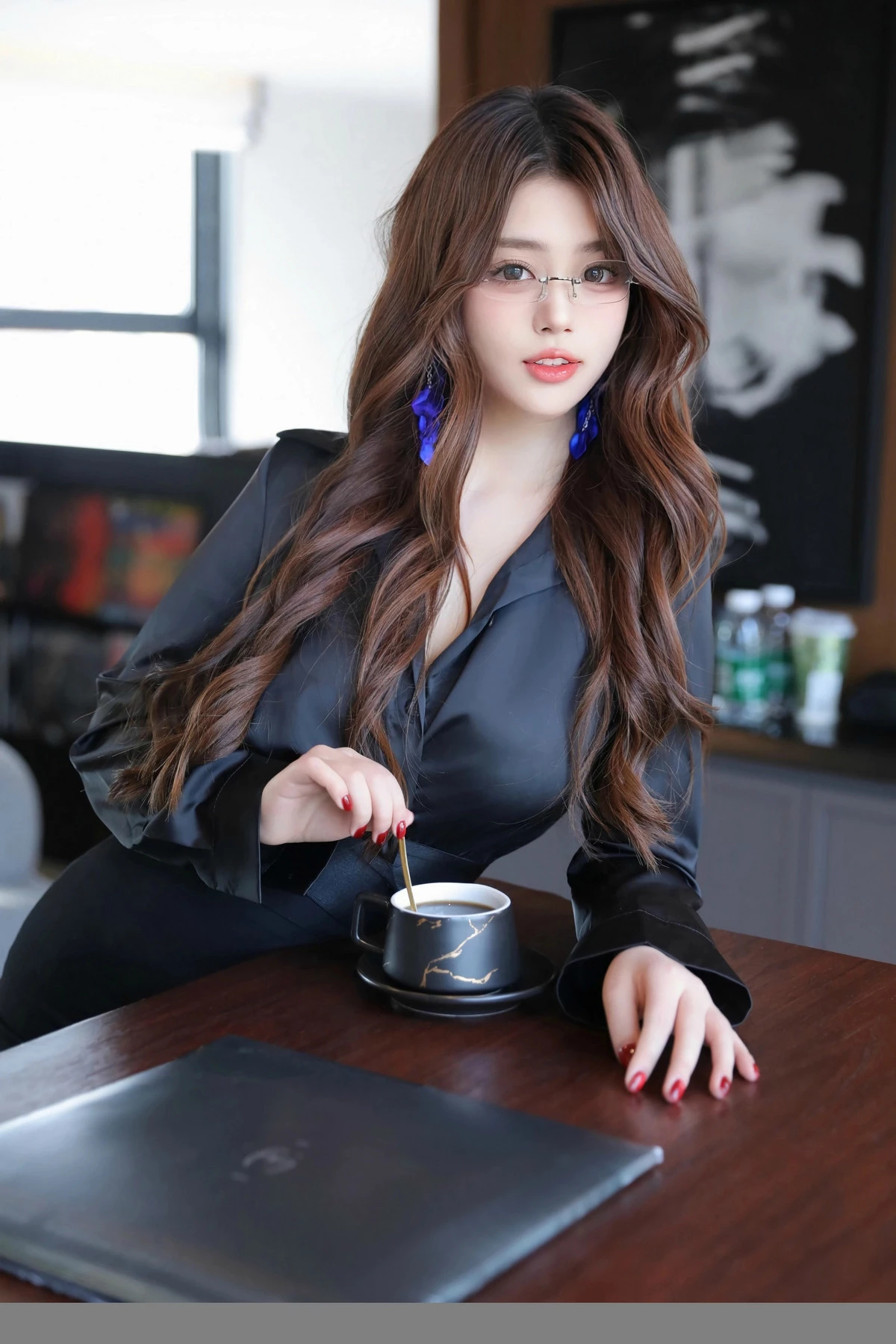 [[XiuRen秀人网]秀人网]No.9784_模特蛋蛋宝黑色OL服饰露紫色蕾丝内衣配超薄黑丝秀美腿诱惑写真83P