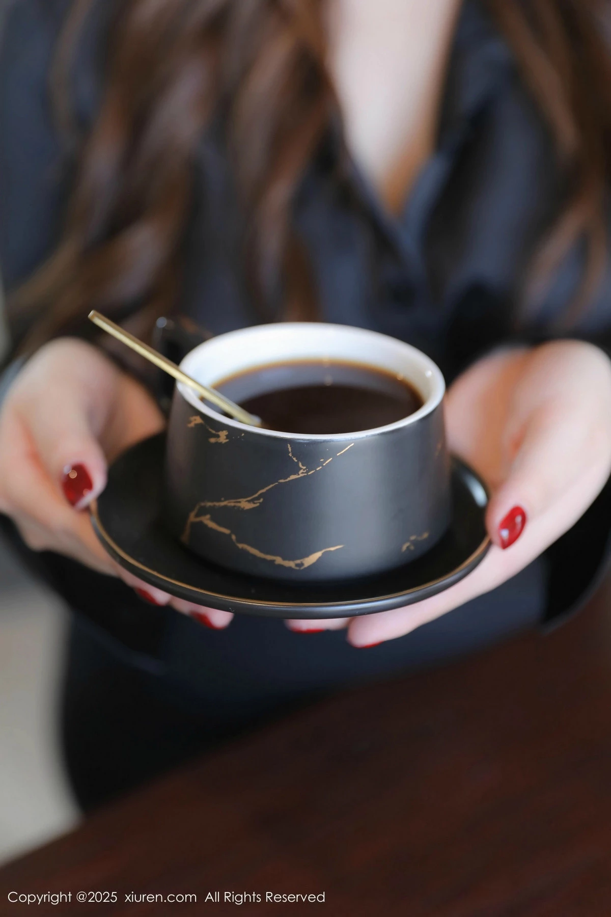 [[XiuRen秀人网]秀人网]No.9784_模特蛋蛋宝黑色OL服饰露紫色蕾丝内衣配超薄黑丝秀美腿诱惑写真83P