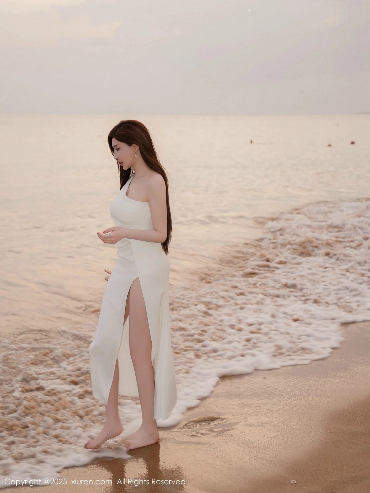 [[XiuRen秀人网]秀人网]No.9782_女神Carol周妍希浴室场景白色礼服配超薄肉丝秀丰满身材诱惑写真47P