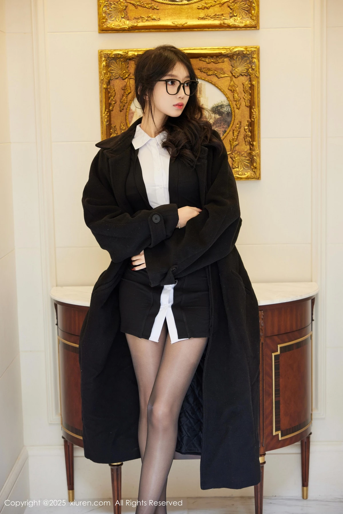 [[XiuRen秀人网]秀人网]No.9926_模特玥儿玥er性感黑色外套裙露黑色内衣配超薄黑丝极致魅惑写真82P