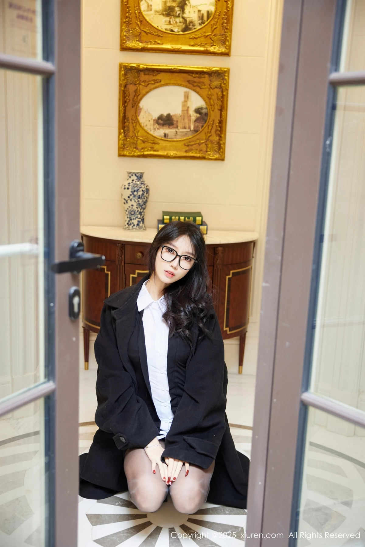 [[XiuRen秀人网]秀人网]No.9926_模特玥儿玥er性感黑色外套裙露黑色内衣配超薄黑丝极致魅惑写真82P