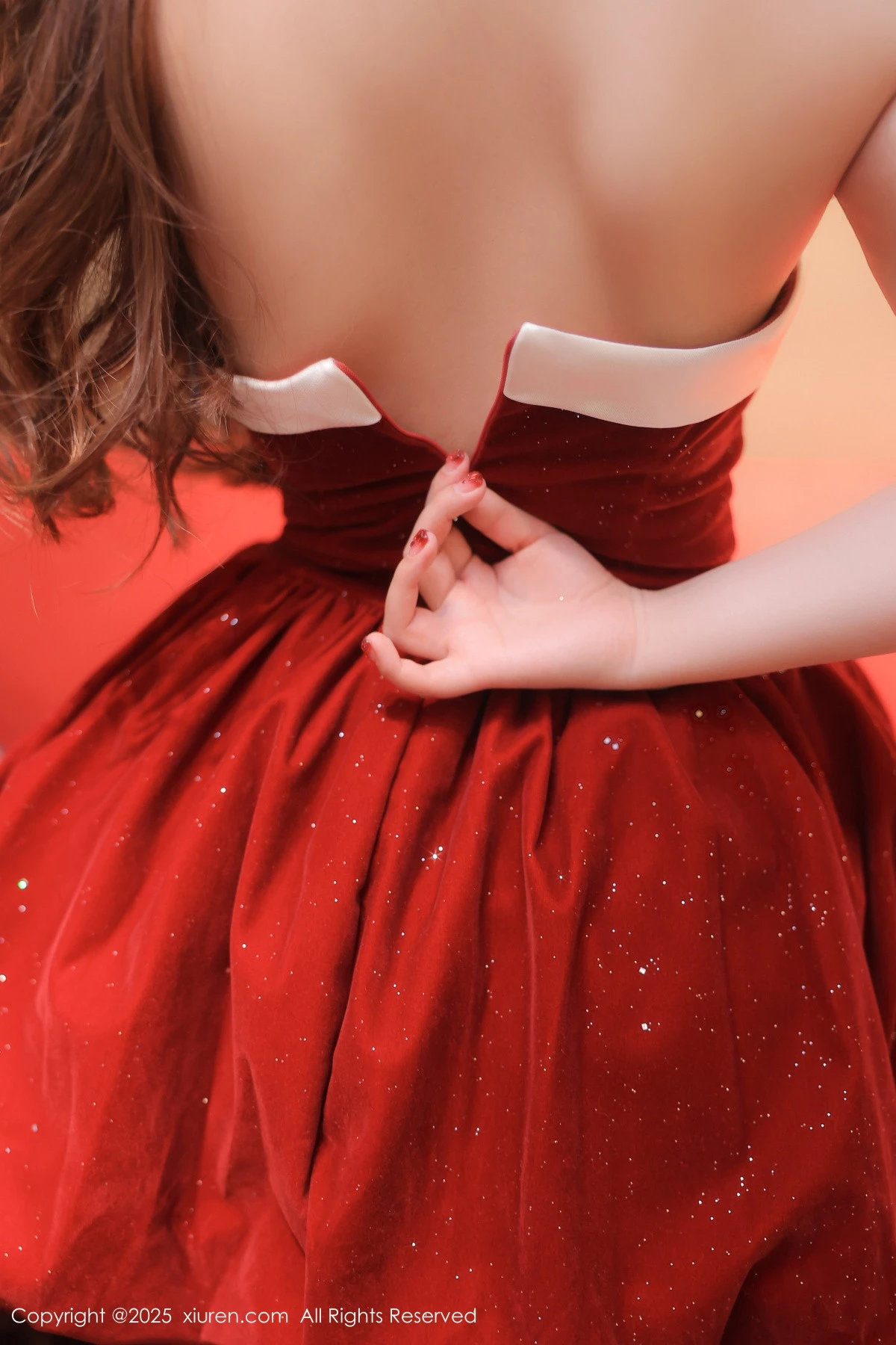 [[XiuRen秀人网]秀人网]No.9927_模特蛋蛋宝性感红色连衣短裙配超薄黑丝秀丰腴身材撩人诱惑写真75P