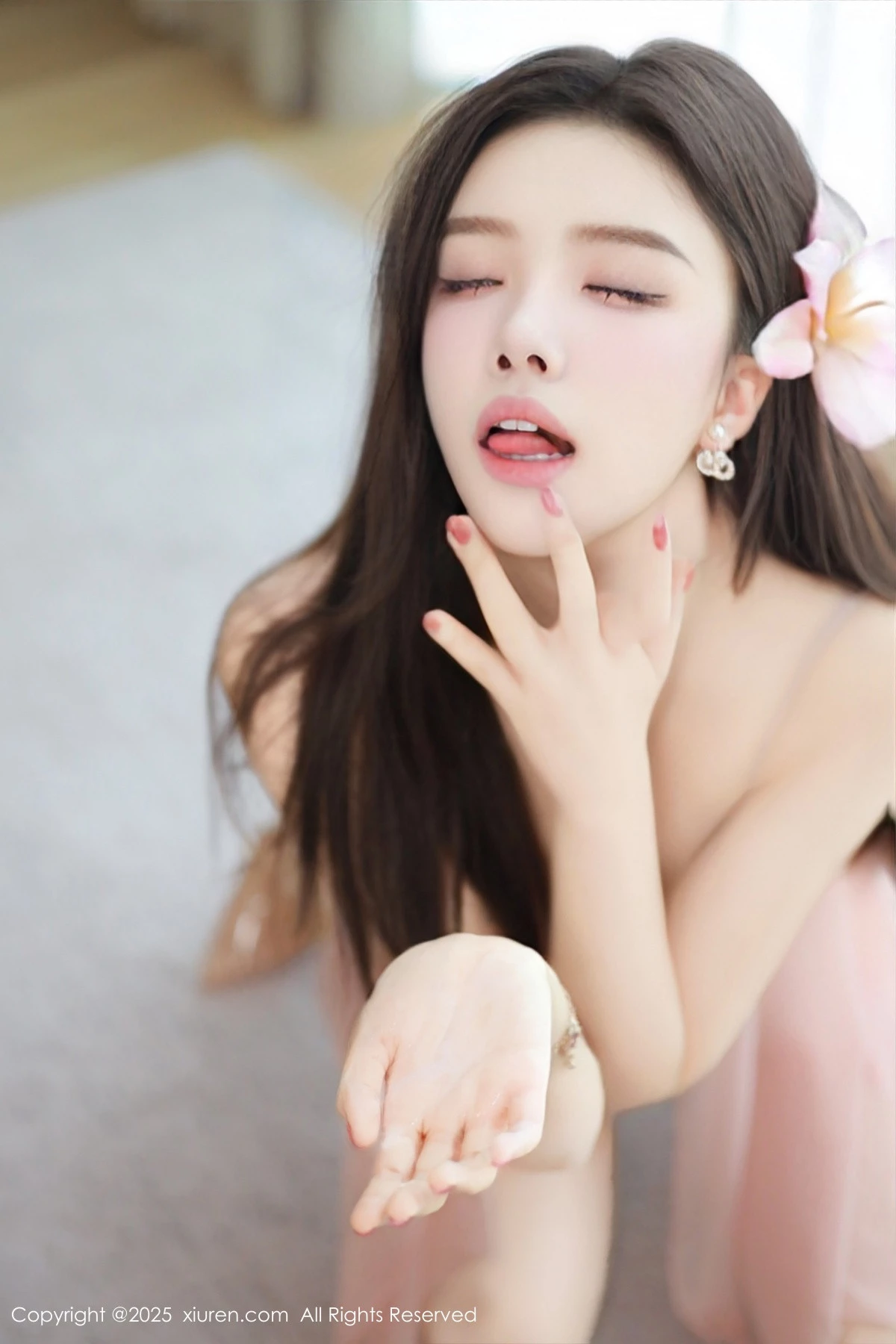 [[XiuRen秀人网]秀人网]No.9932_模特唐翩翩性感粉色薄纱情趣服饰配超薄肉丝秀惹火身材诱惑写真91P