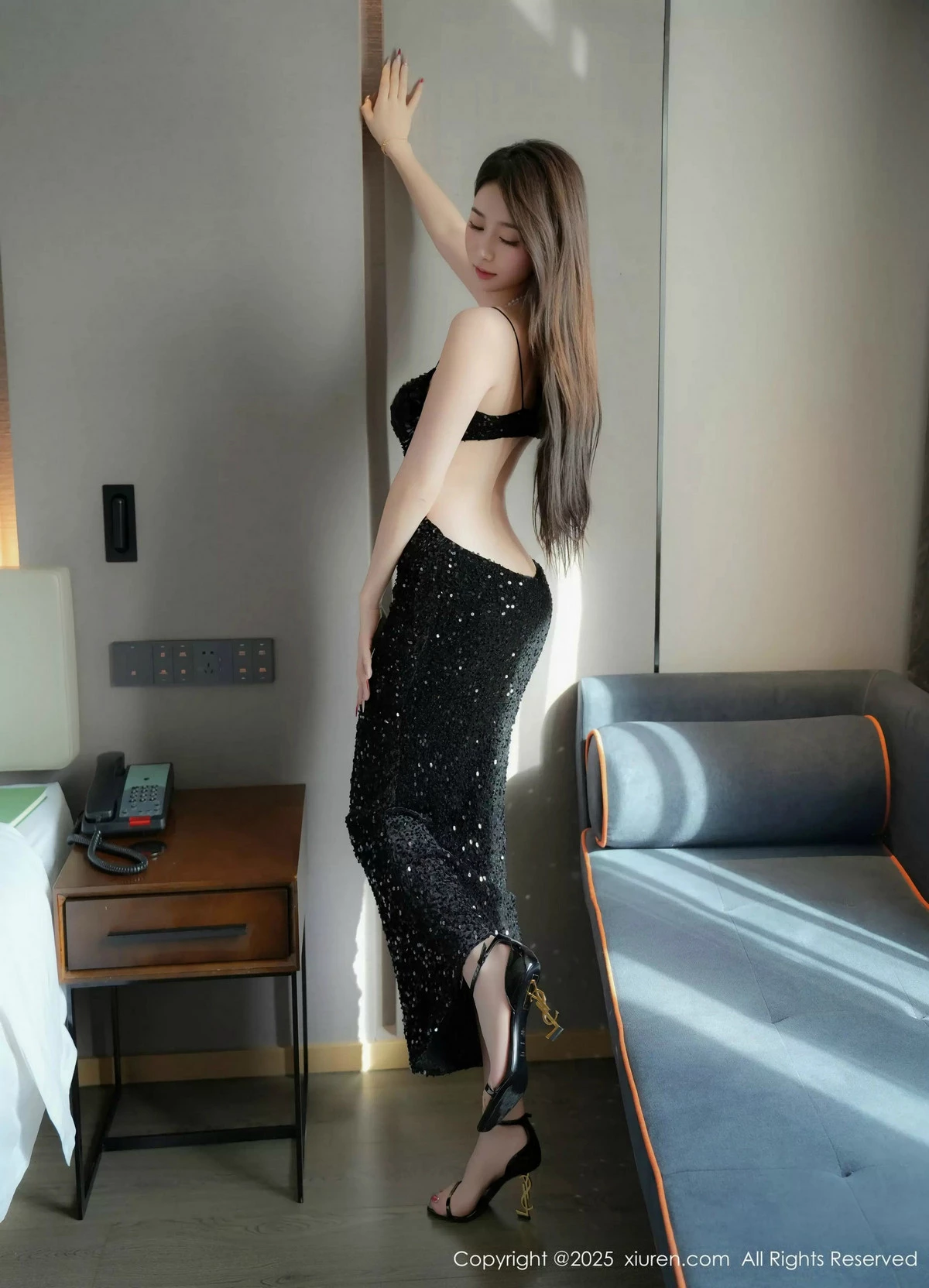 [[XiuRen秀人网]秀人网]No.9937_模特星星baby性感黑色低胸吊带礼裙配凉高跟秀翘臀美腿诱惑写真68P