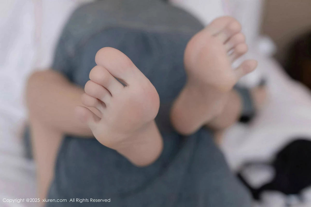 [[XiuRen秀人网]秀人网]No.9938_模特杏子Yada剧情主题性感女仆装配超薄黑丝秀曼妙身姿诱惑写真80P