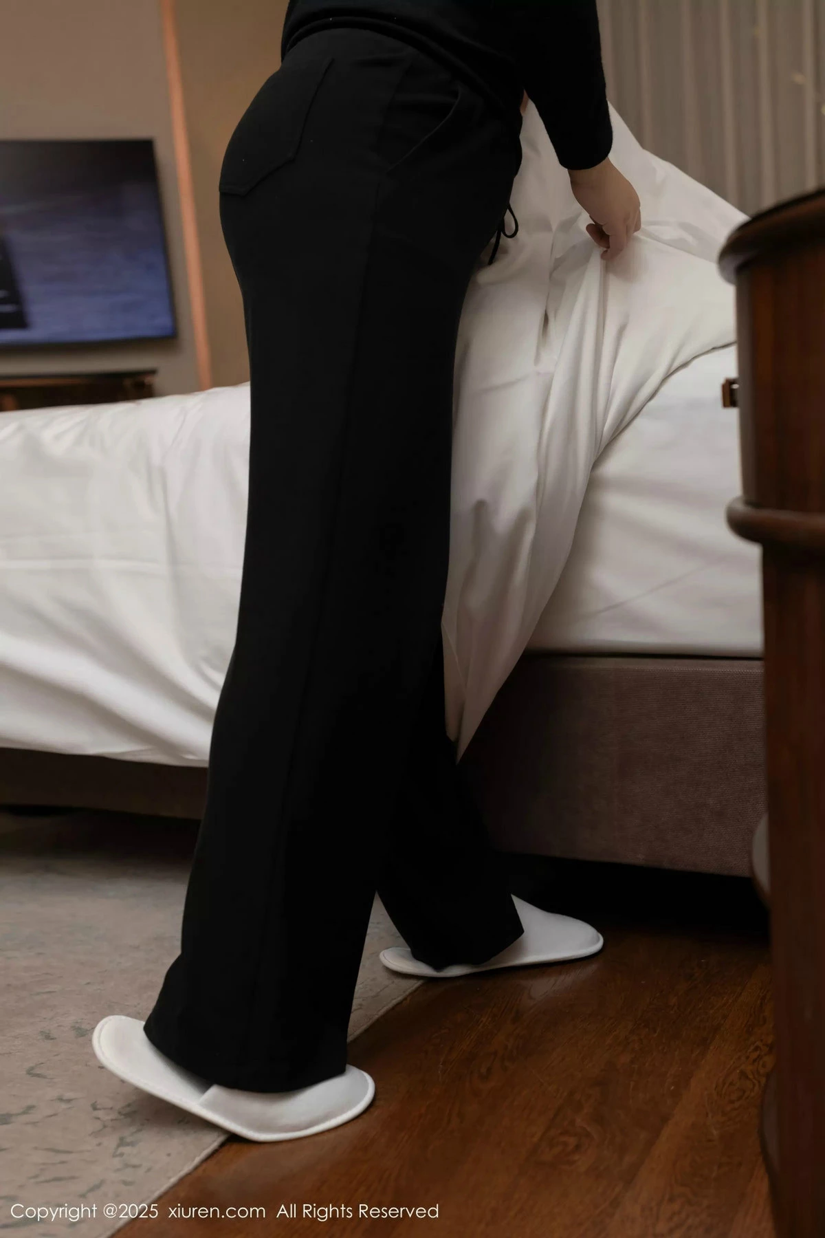 [[XiuRen秀人网]秀人网]No.9938_模特杏子Yada剧情主题性感女仆装配超薄黑丝秀曼妙身姿诱惑写真80P