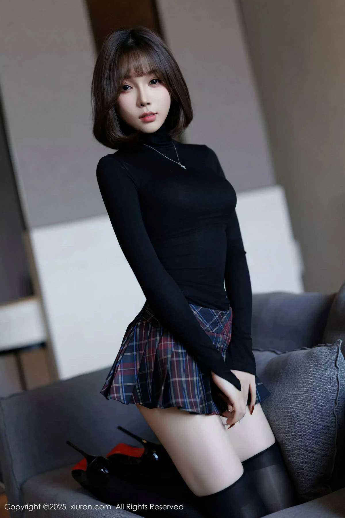 [[XiuRen秀人网]秀人网]No.9944_女神徐莉芝Booty性感格子短裙露蓝色内衣配黑丝袜秀美腿诱惑写真85P