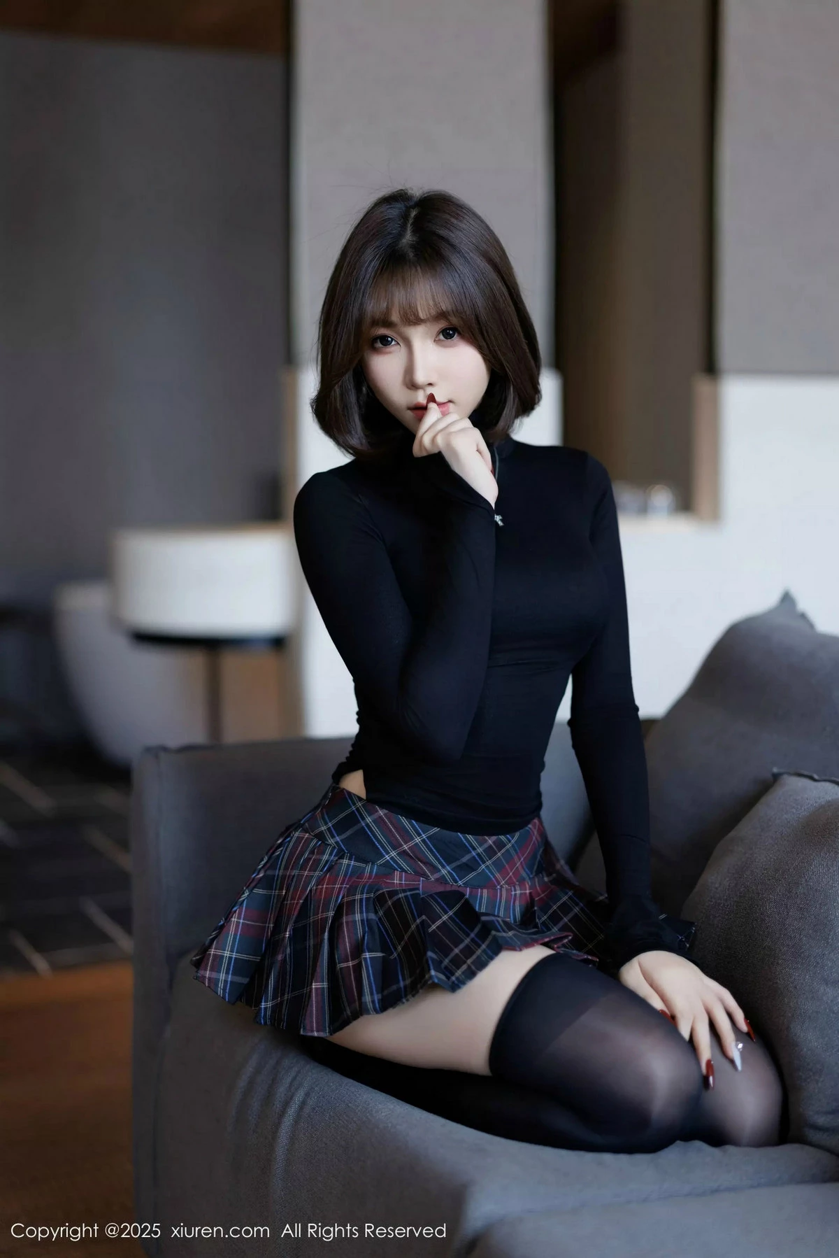 [[XiuRen秀人网]秀人网]No.9944_女神徐莉芝Booty性感格子短裙露蓝色内衣配黑丝袜秀美腿诱惑写真85P