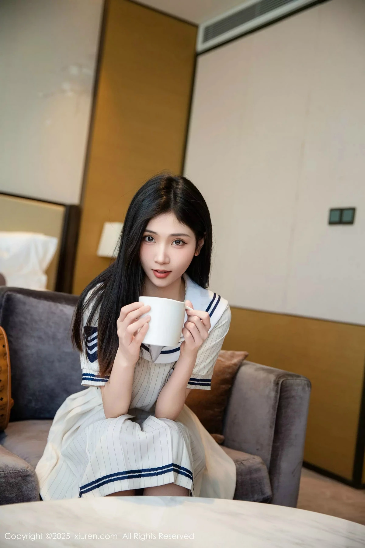 [[XiuRen秀人网]秀人网]No.9942_模特刘婷婷性感JK制服露肉色性感内衣配灰丝袜秀完美身材诱惑写真77P