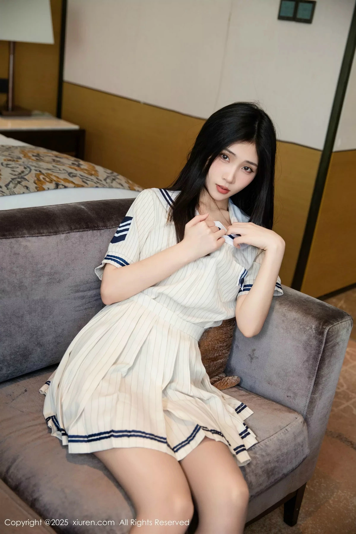 [[XiuRen秀人网]秀人网]No.9942_模特刘婷婷性感JK制服露肉色性感内衣配灰丝袜秀完美身材诱惑写真77P