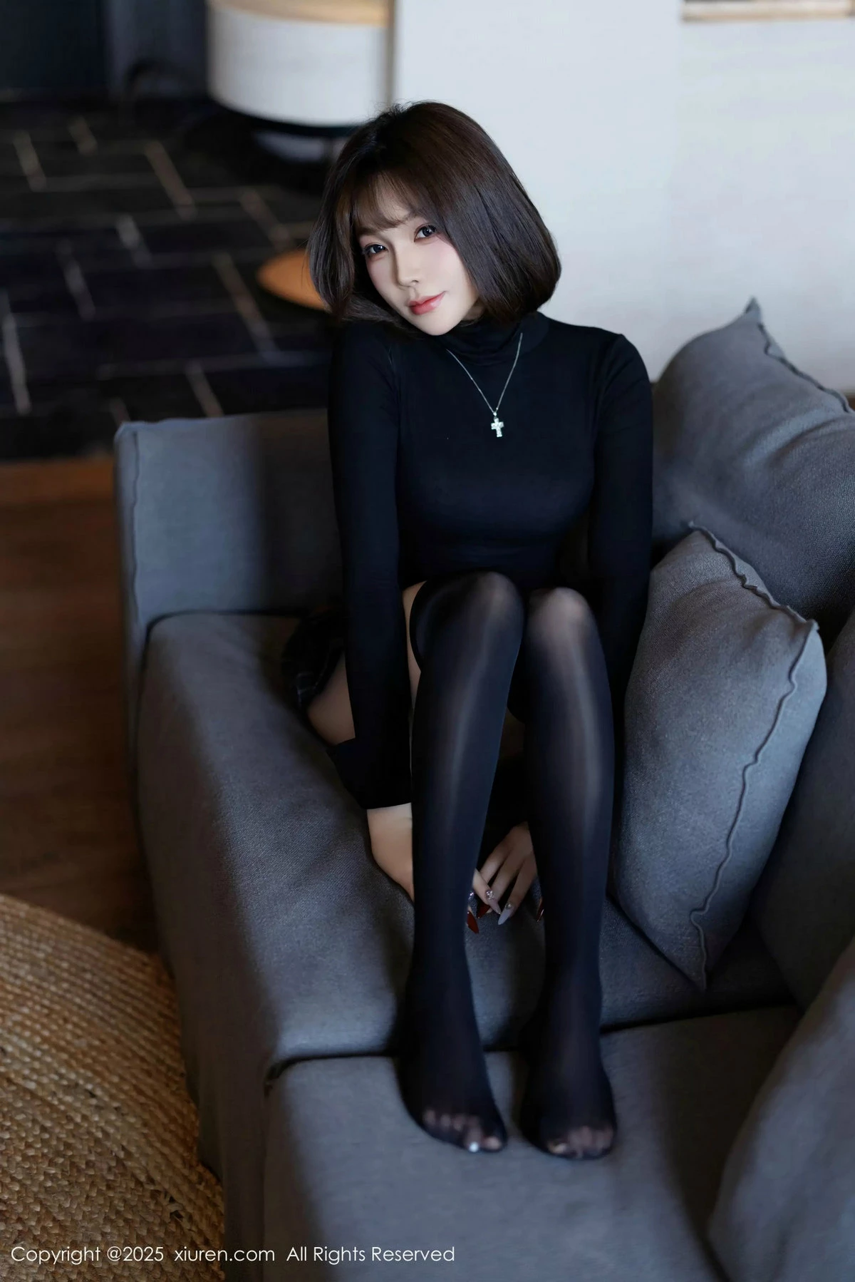 [[XiuRen秀人网]秀人网]No.9944_女神徐莉芝Booty性感格子短裙露蓝色内衣配黑丝袜秀美腿诱惑写真85P