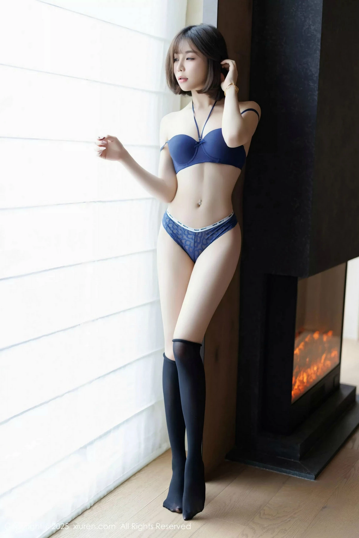 [[XiuRen秀人网]秀人网]No.9944_女神徐莉芝Booty性感格子短裙露蓝色内衣配黑丝袜秀美腿诱惑写真85P