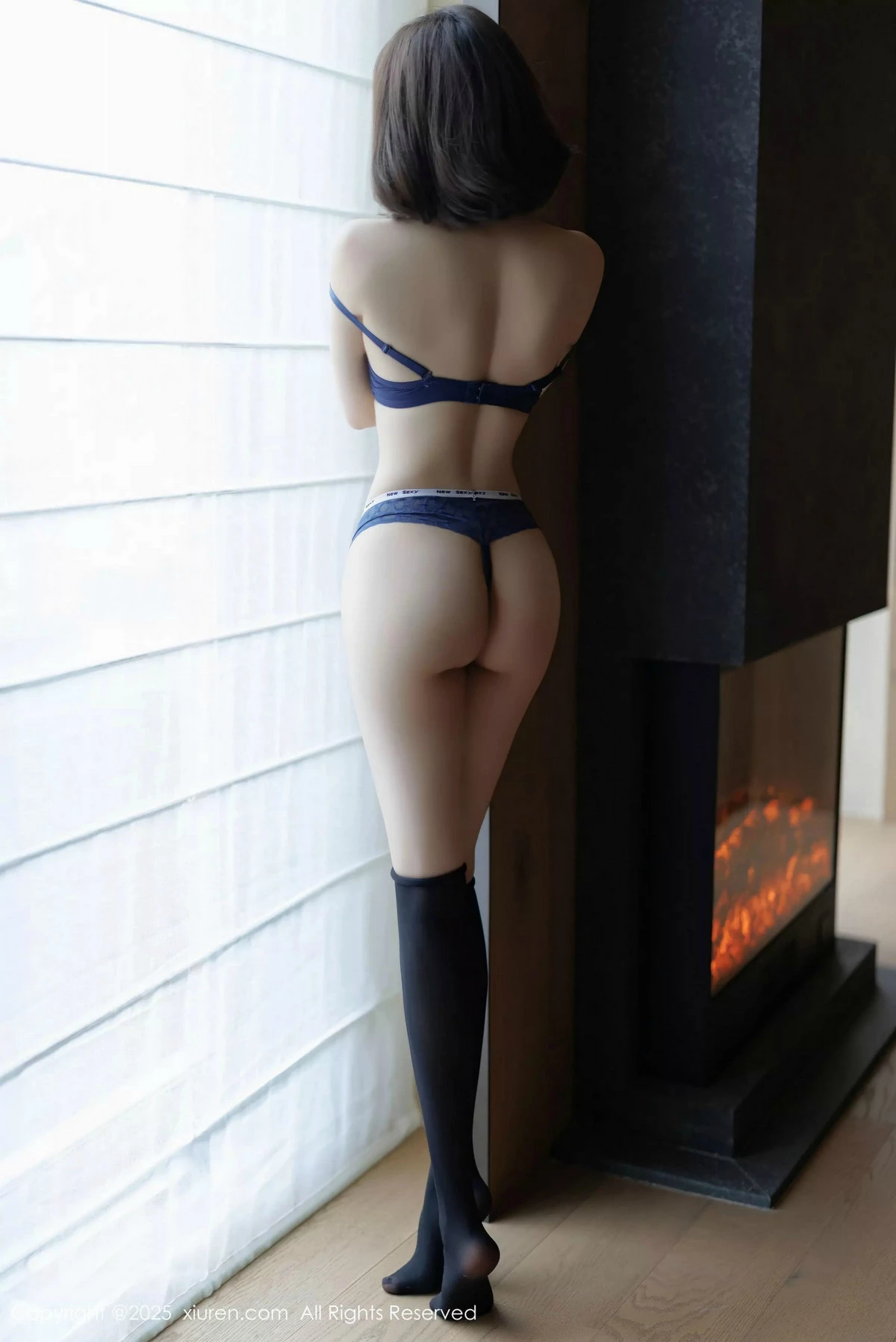 [[XiuRen秀人网]秀人网]No.9944_女神徐莉芝Booty性感格子短裙露蓝色内衣配黑丝袜秀美腿诱惑写真85P