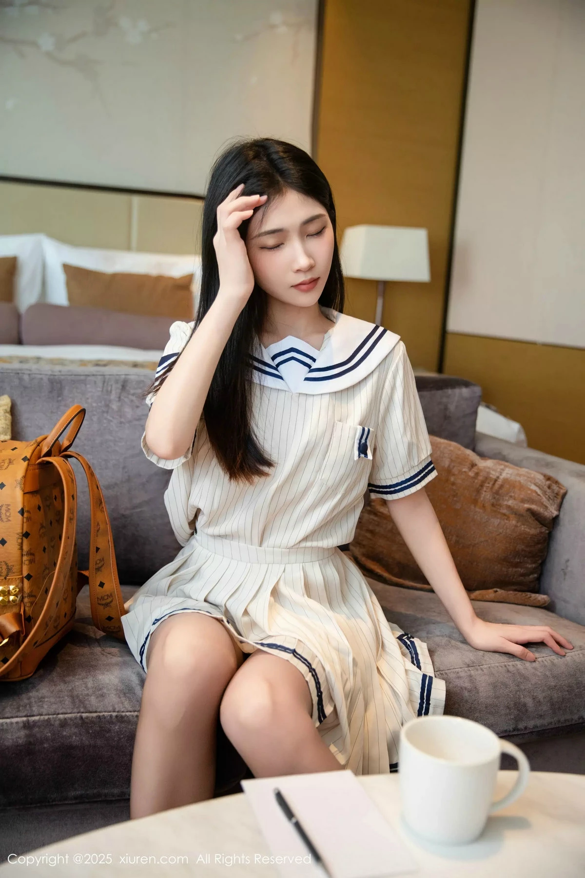 [[XiuRen秀人网]秀人网]No.9942_模特刘婷婷性感JK制服露肉色性感内衣配灰丝袜秀完美身材诱惑写真77P