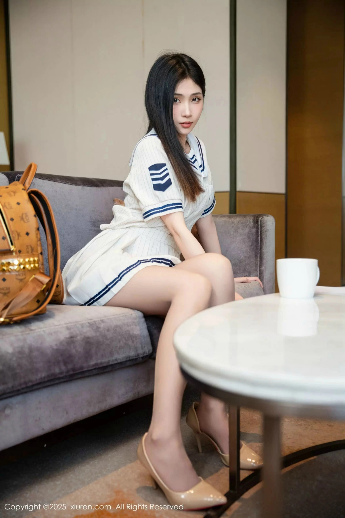 [[XiuRen秀人网]秀人网]No.9942_模特刘婷婷性感JK制服露肉色性感内衣配灰丝袜秀完美身材诱惑写真77P