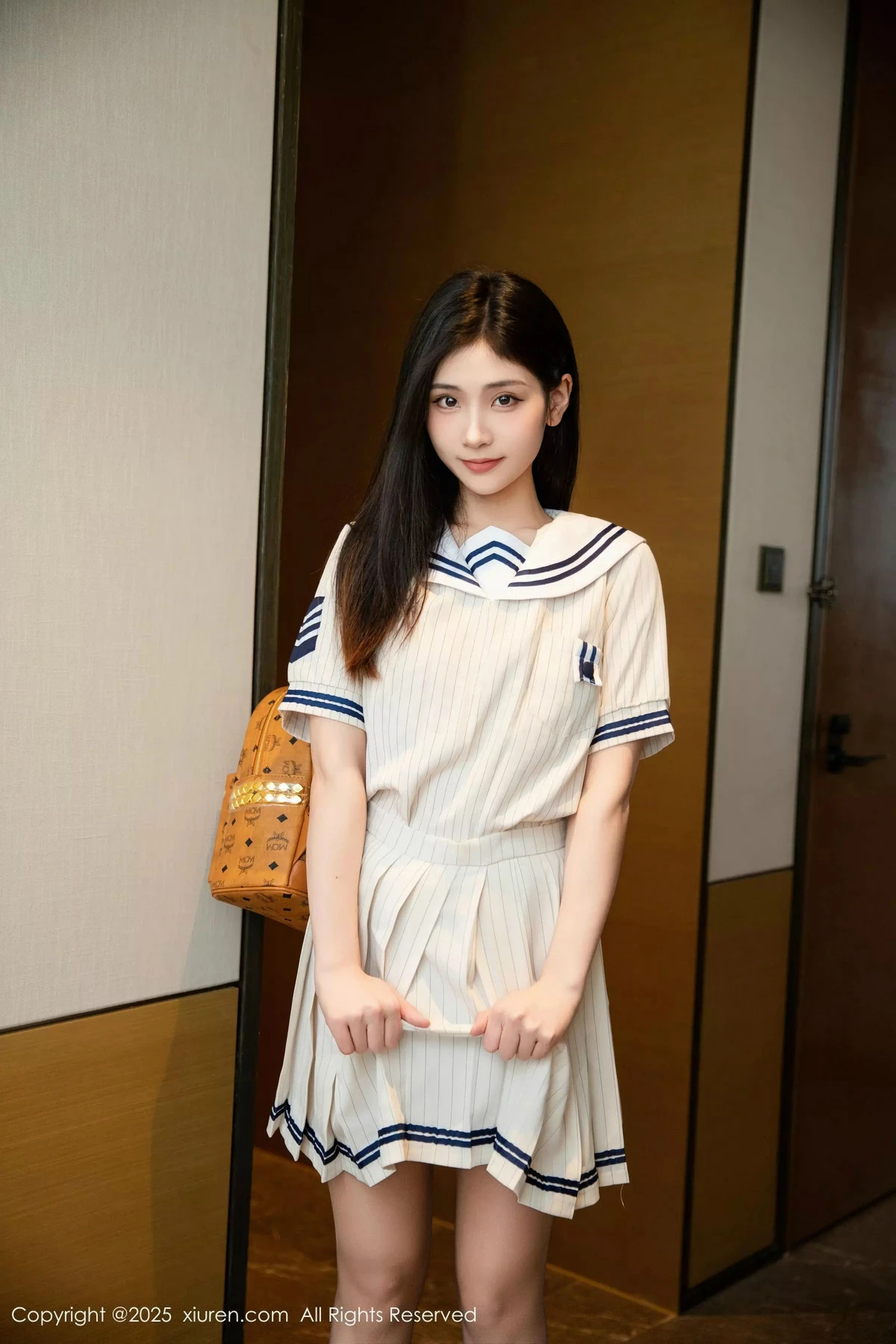 [[XiuRen秀人网]秀人网]No.9942_模特刘婷婷性感JK制服露肉色性感内衣配灰丝袜秀完美身材诱惑写真77P