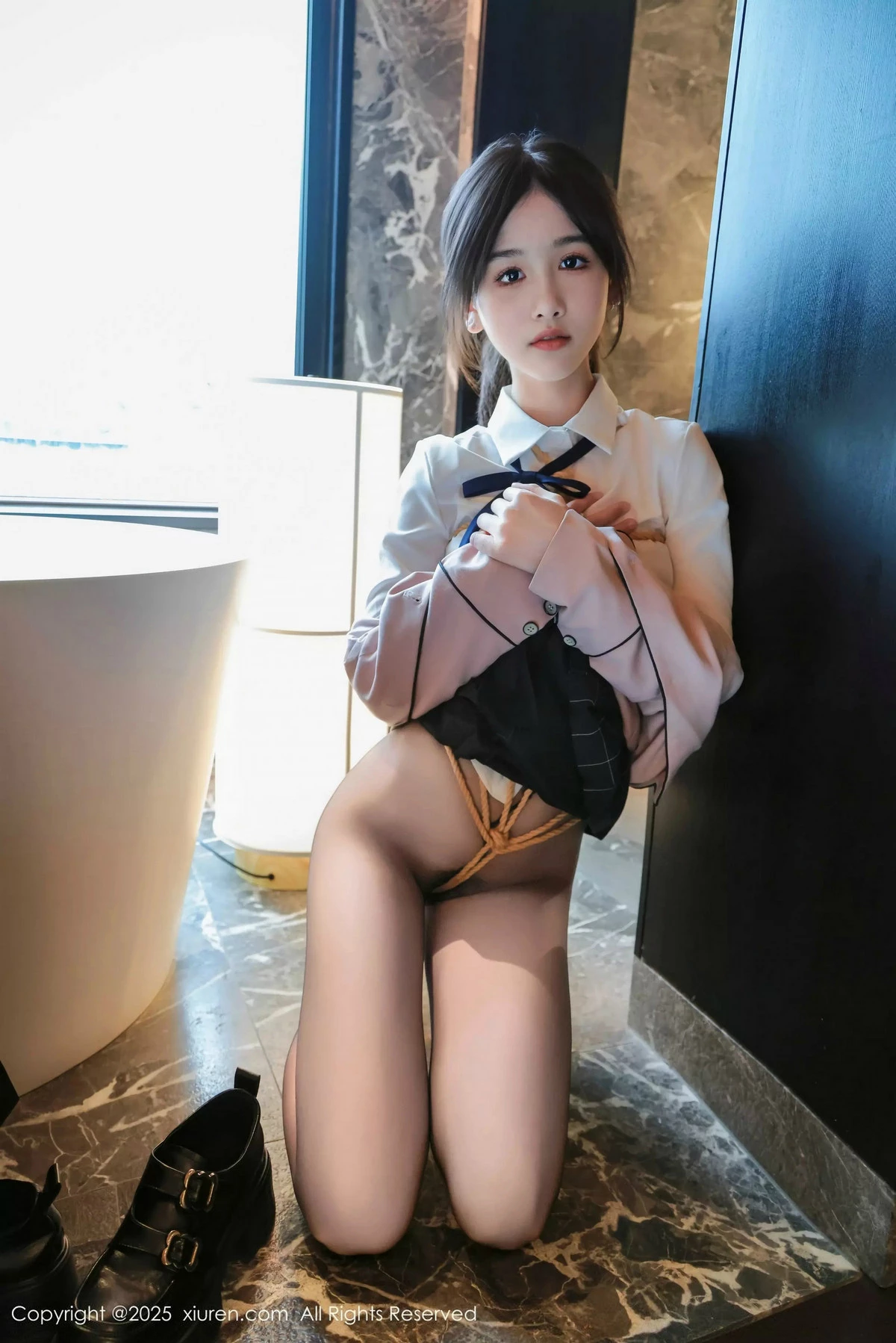 [[XiuRen秀人网]秀人网]No.9949_模特奶芙乔乔捆绑主题性感JK制服配超薄黑丝秀凹凸身材诱惑写真72P