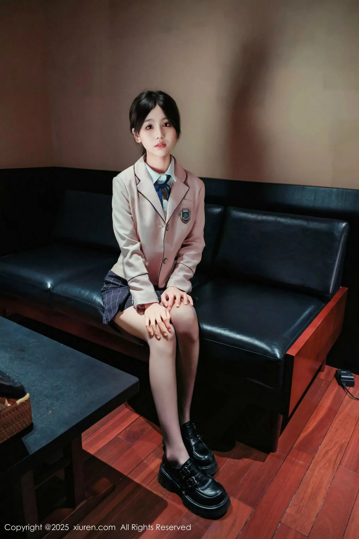 [[XiuRen秀人网]秀人网]No.9949_模特奶芙乔乔捆绑主题性感JK制服配超薄黑丝秀凹凸身材诱惑写真72P