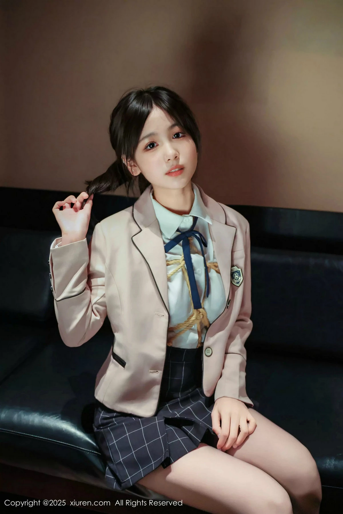 [[XiuRen秀人网]秀人网]No.9949_模特奶芙乔乔捆绑主题性感JK制服配超薄黑丝秀凹凸身材诱惑写真72P