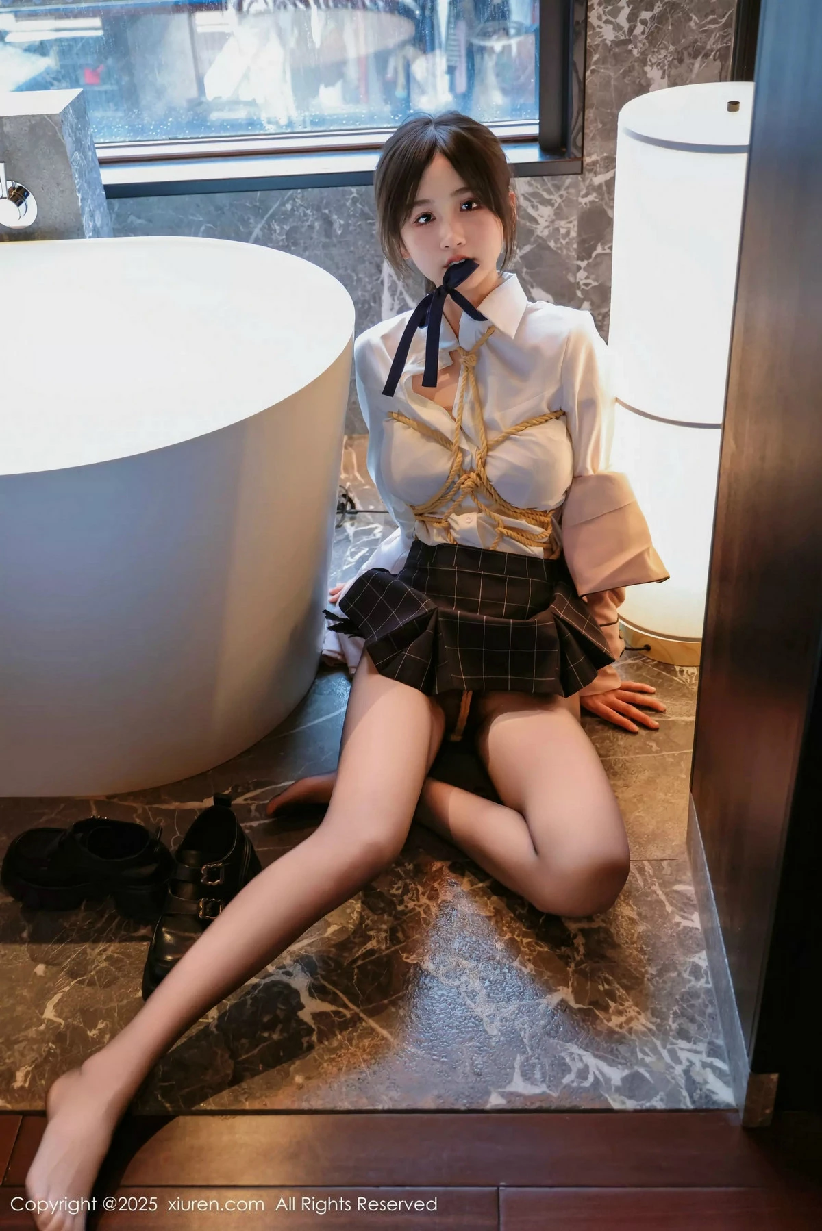 [[XiuRen秀人网]秀人网]No.9949_模特奶芙乔乔捆绑主题性感JK制服配超薄黑丝秀凹凸身材诱惑写真72P