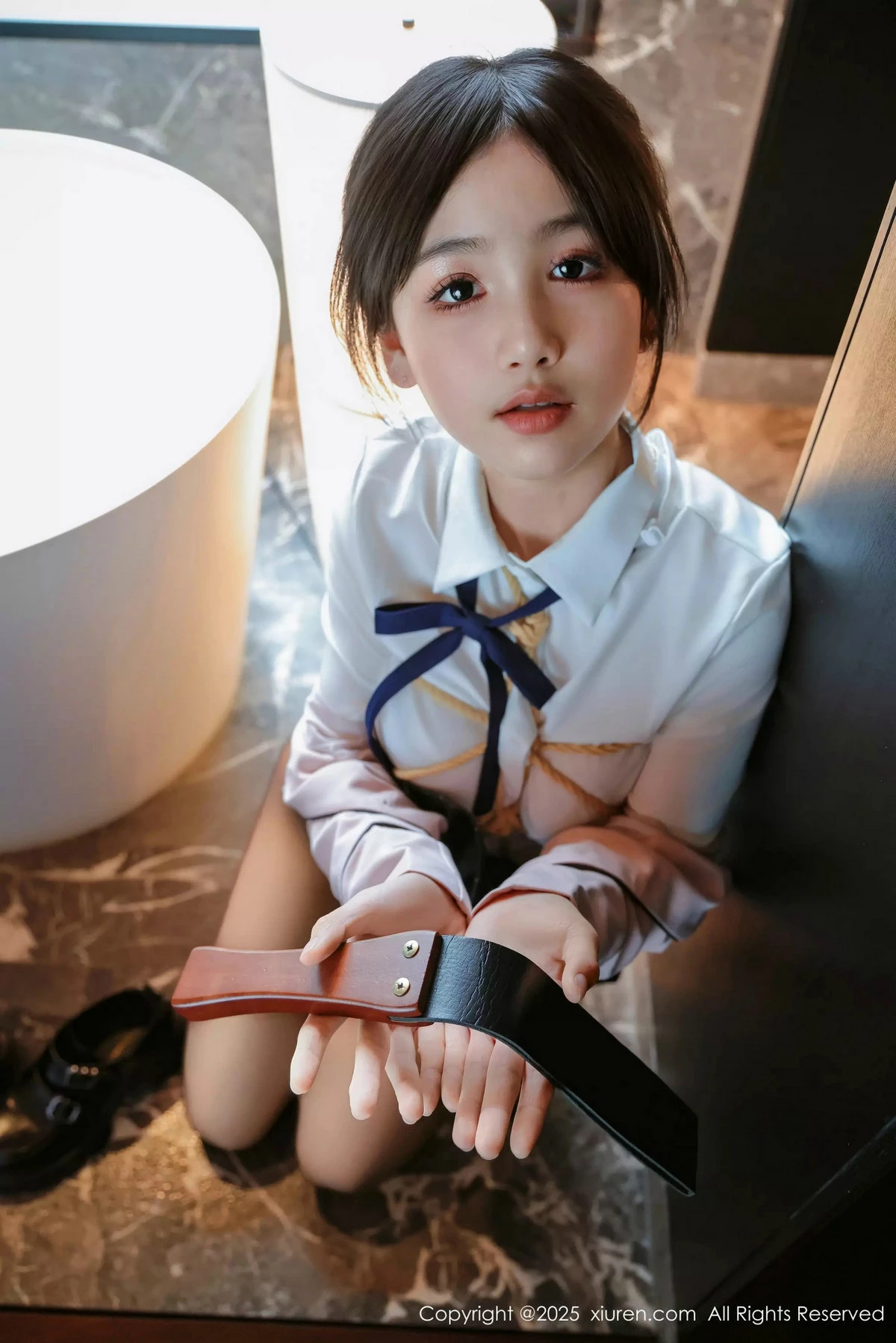 [[XiuRen秀人网]秀人网]No.9949_模特奶芙乔乔捆绑主题性感JK制服配超薄黑丝秀凹凸身材诱惑写真72P