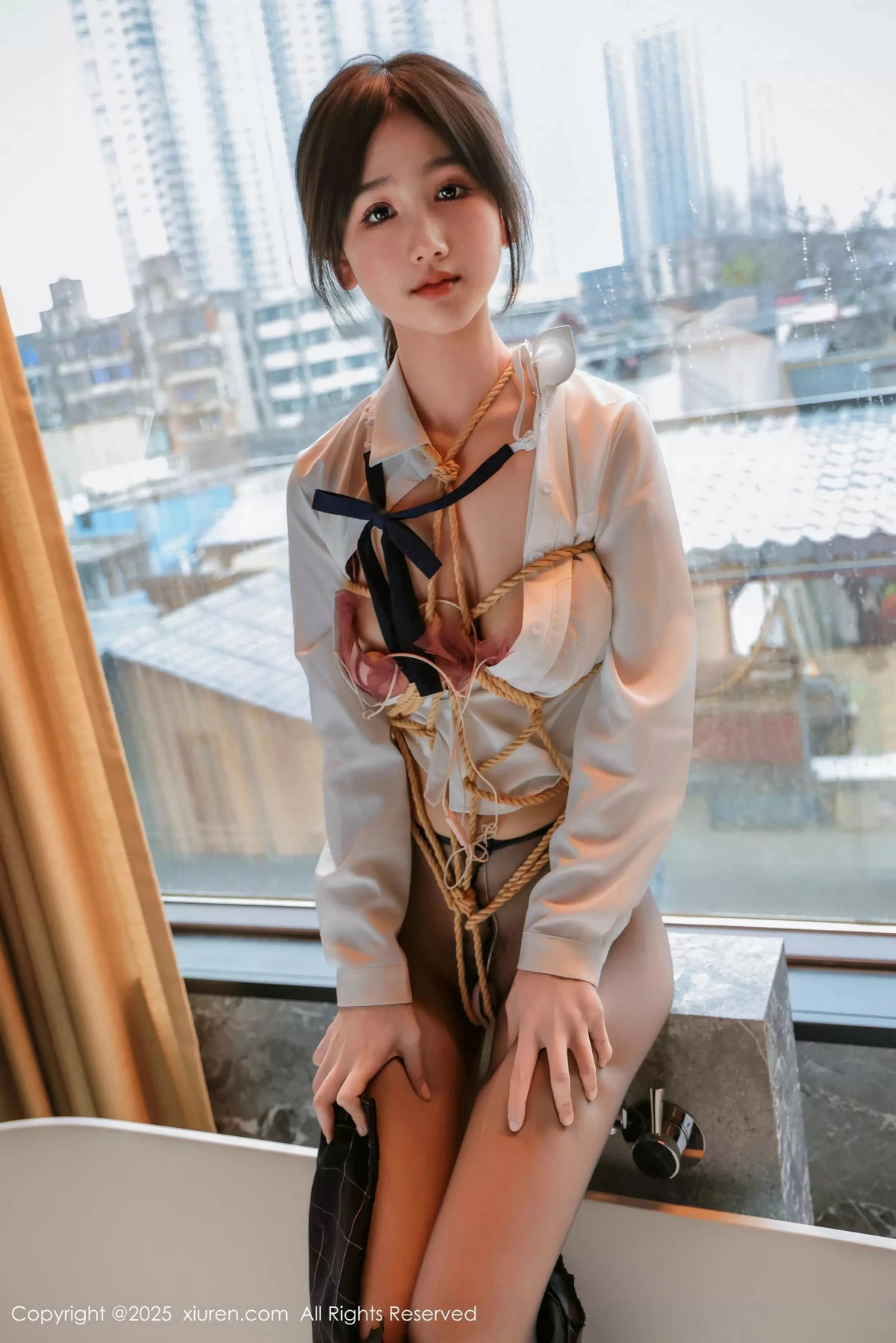 [[XiuRen秀人网]秀人网]No.9949_模特奶芙乔乔捆绑主题性感JK制服配超薄黑丝秀凹凸身材诱惑写真72P