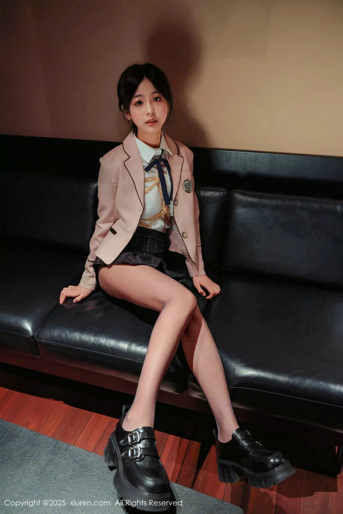 [[XiuRen秀人网]秀人网]No.9949_模特奶芙乔乔捆绑主题性感JK制服配超薄黑丝秀凹凸身材诱惑写真72P