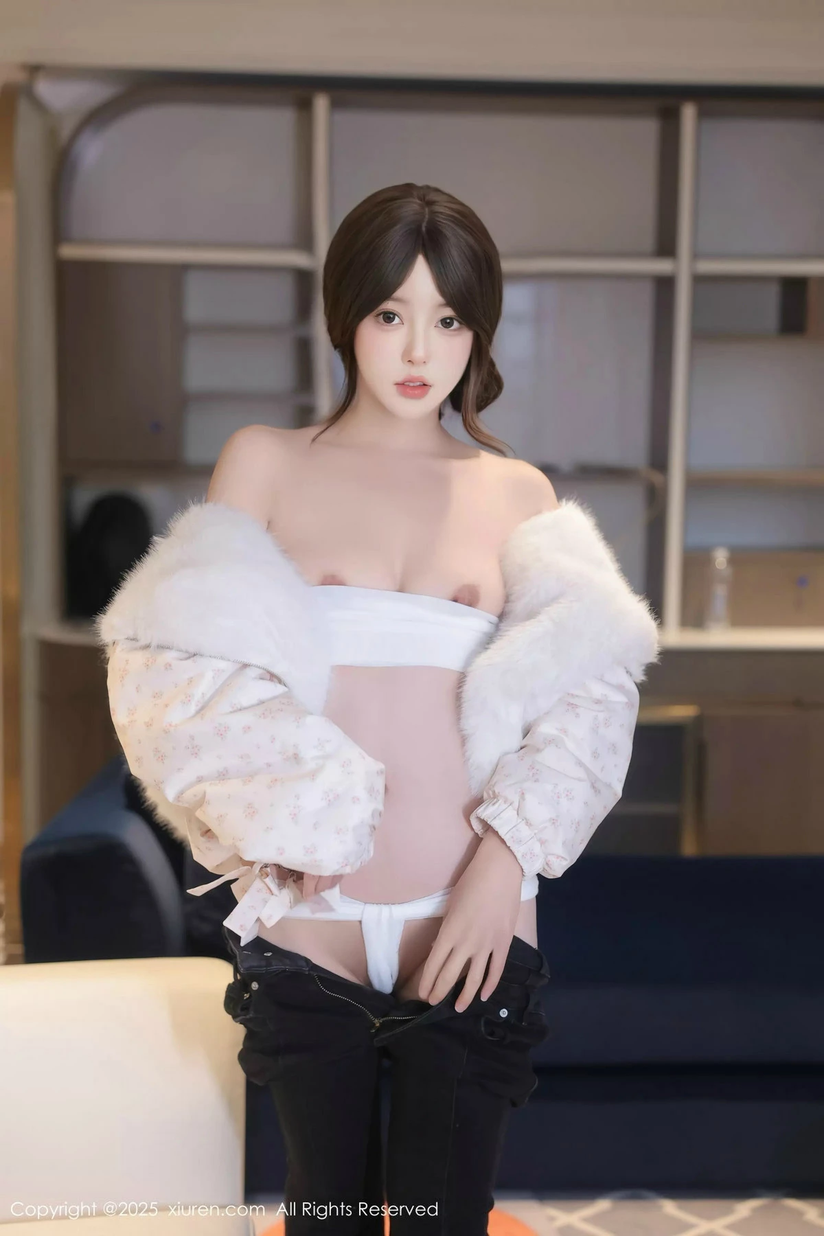 [[XiuRen秀人网]秀人网]No.9950_模特桃妖夭白色毛衣配牛仔裤露白色情趣内衣秀曼妙身姿诱惑写真72P