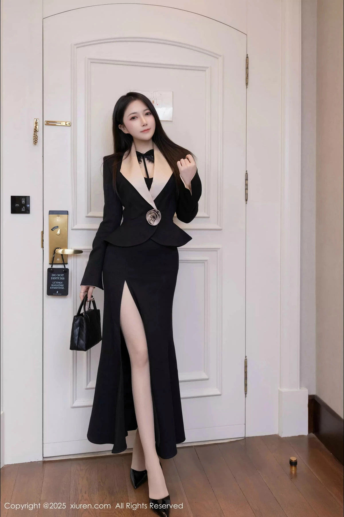 [[XiuRen秀人网]秀人网]No.9953_模特鱼子酱Fish性感黑色连衣裙配超薄肉丝秀曼妙身姿诱惑写真80P