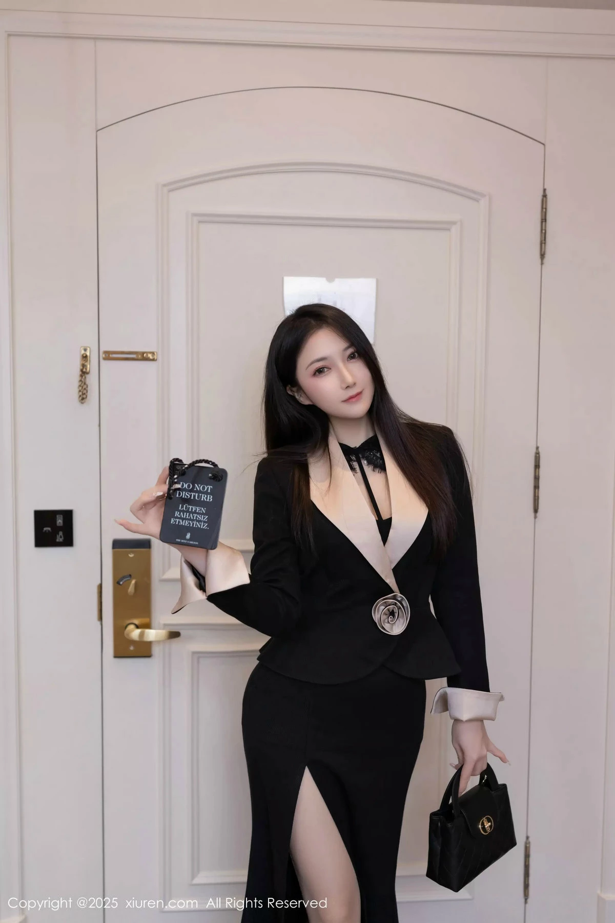 [[XiuRen秀人网]秀人网]No.9953_模特鱼子酱Fish性感黑色连衣裙配超薄肉丝秀曼妙身姿诱惑写真80P