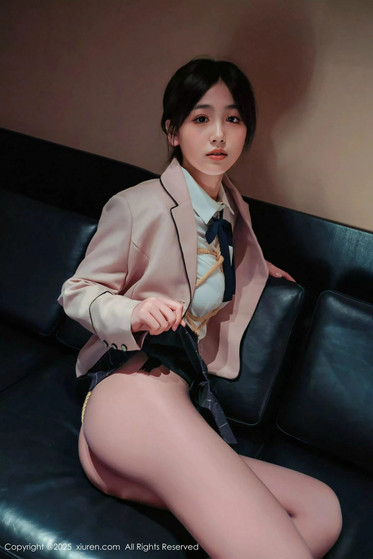 [[XiuRen秀人网]秀人网]No.9949_模特奶芙乔乔捆绑主题性感JK制服配超薄黑丝秀凹凸身材诱惑写真72P