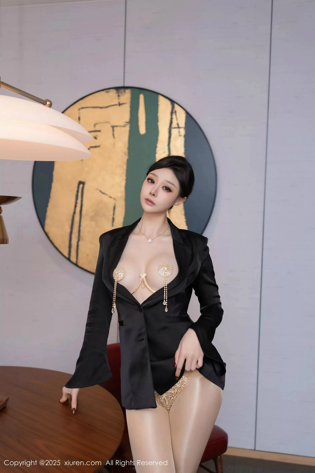 [[XiuRen秀人网]秀人网]No.9951_模特小逗逗宾馆里性感情趣内衣配闪亮肉丝秀曼妙身姿诱惑写真80P