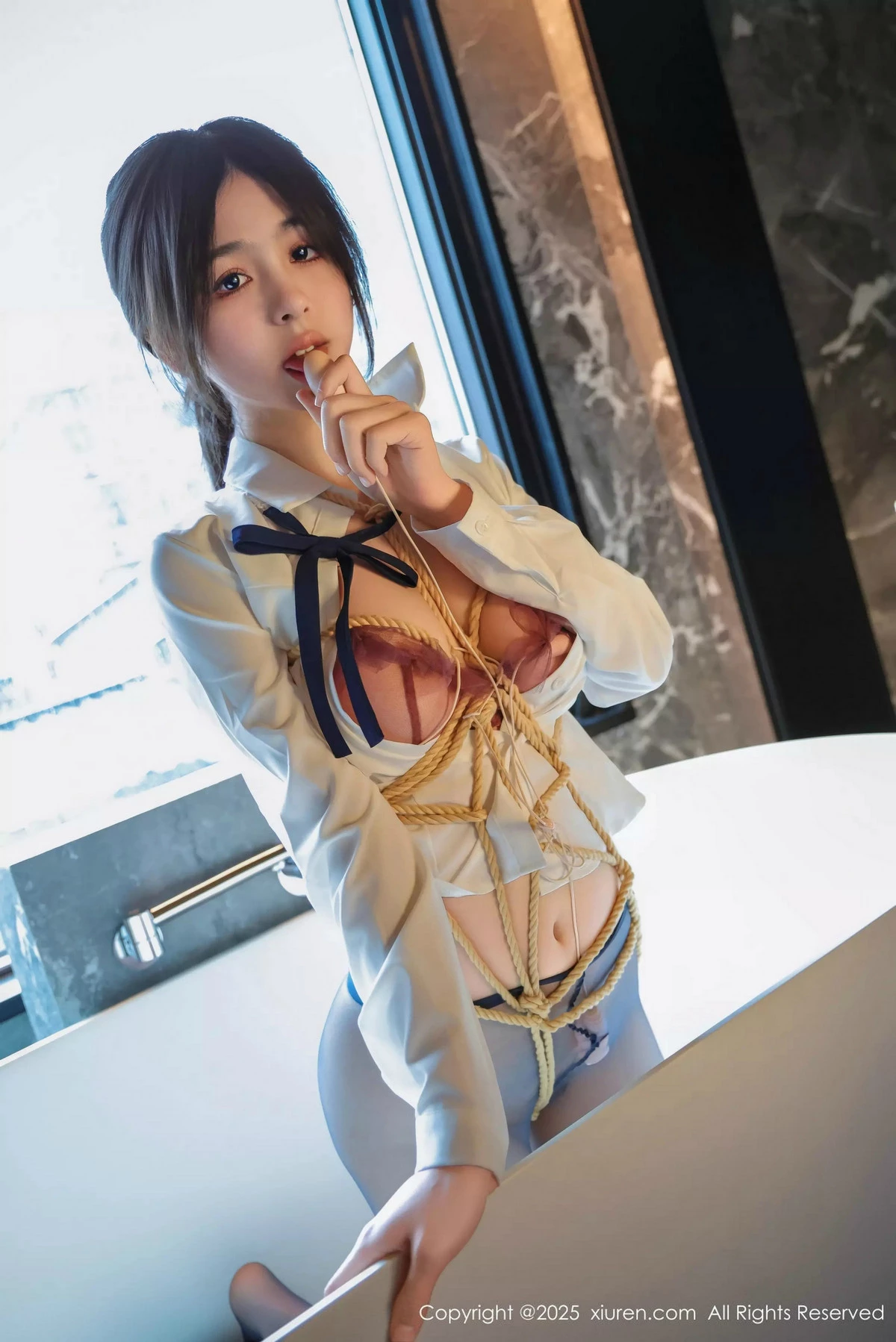 [[XiuRen秀人网]秀人网]No.9949_模特奶芙乔乔捆绑主题性感JK制服配超薄黑丝秀凹凸身材诱惑写真72P