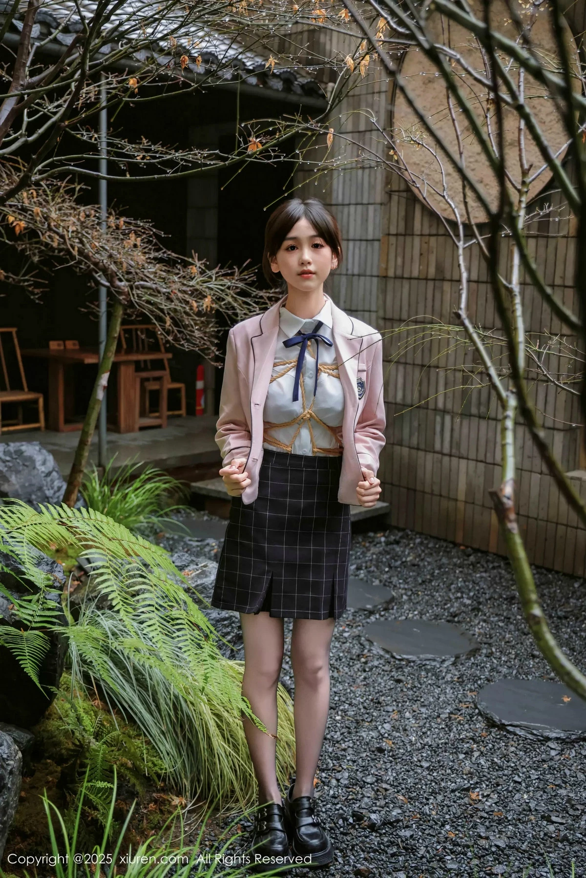 [[XiuRen秀人网]秀人网]No.9949_模特奶芙乔乔捆绑主题性感JK制服配超薄黑丝秀凹凸身材诱惑写真72P