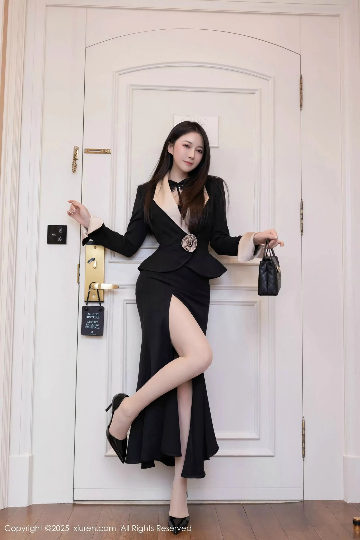 [[XiuRen秀人网]秀人网]No.9953_模特鱼子酱Fish性感黑色连衣裙配超薄肉丝秀曼妙身姿诱惑写真80P